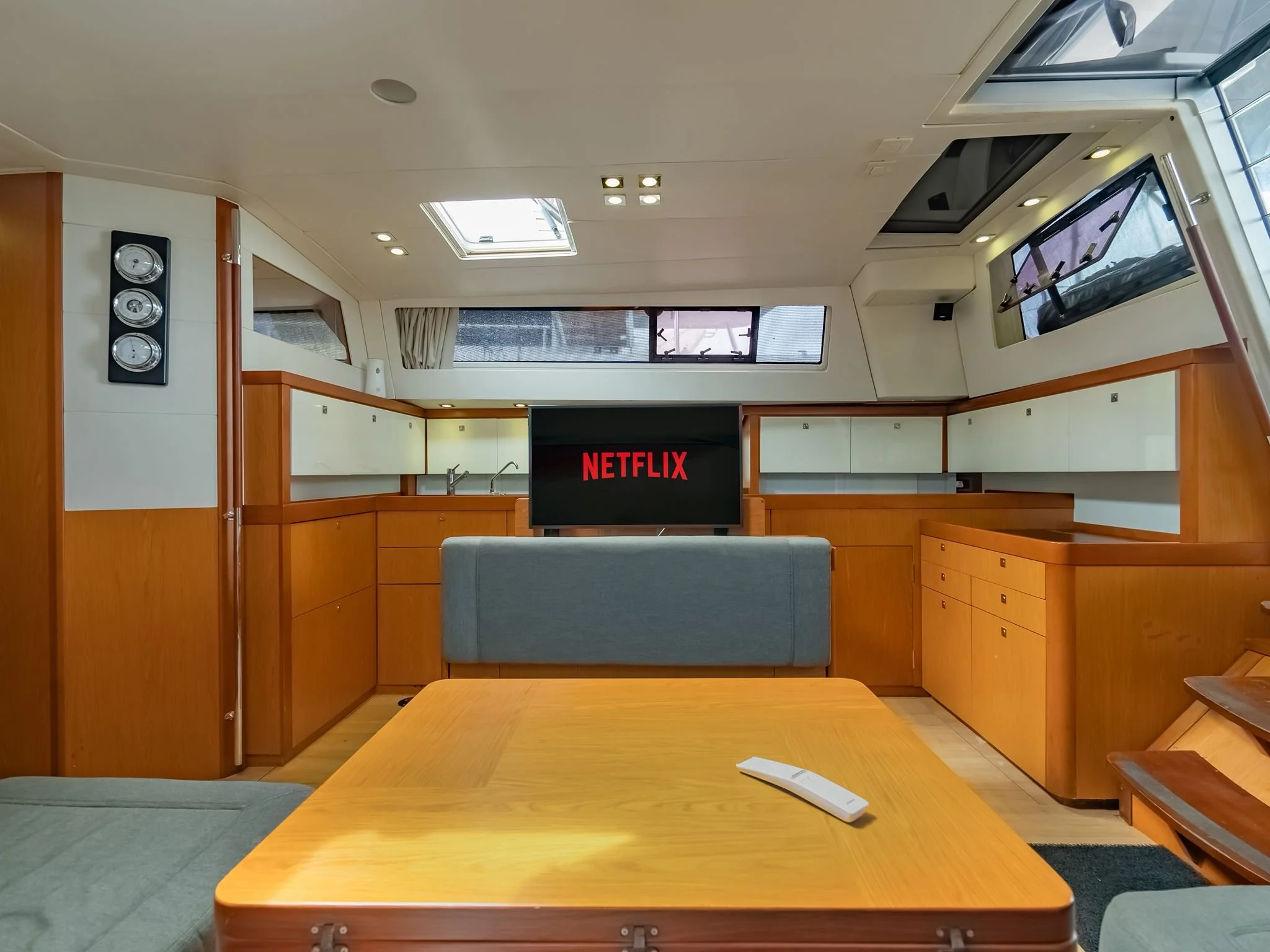 Imperia_McDYachts_Interior_17.jpg