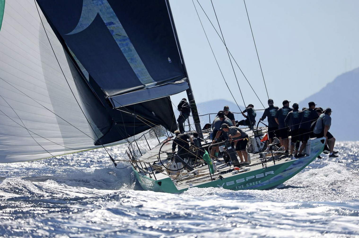 Vesper_McDYachts_Exterior_08.png