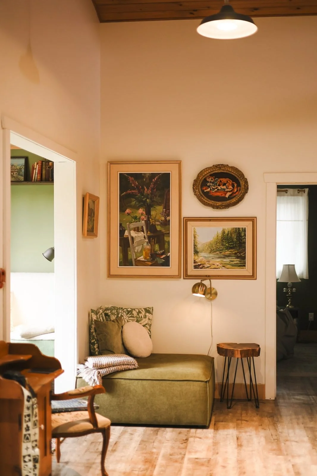 seed-lodge-lounge-art-wall-and-chaise.jpg