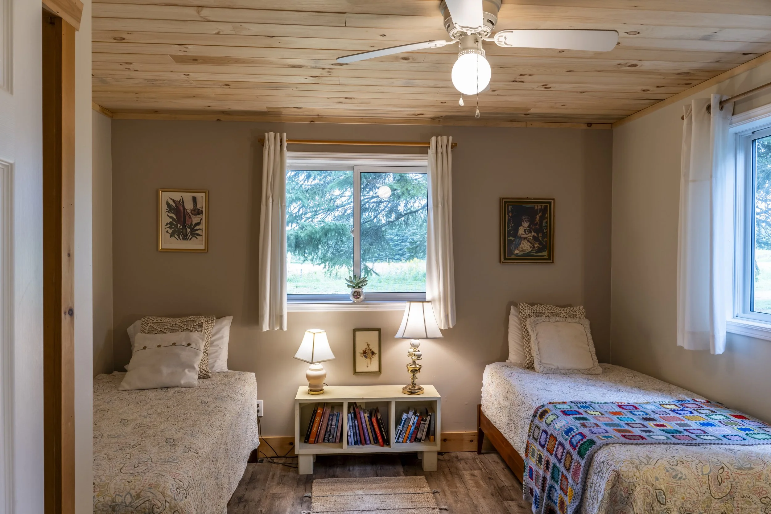 BEDROOM1.jpg