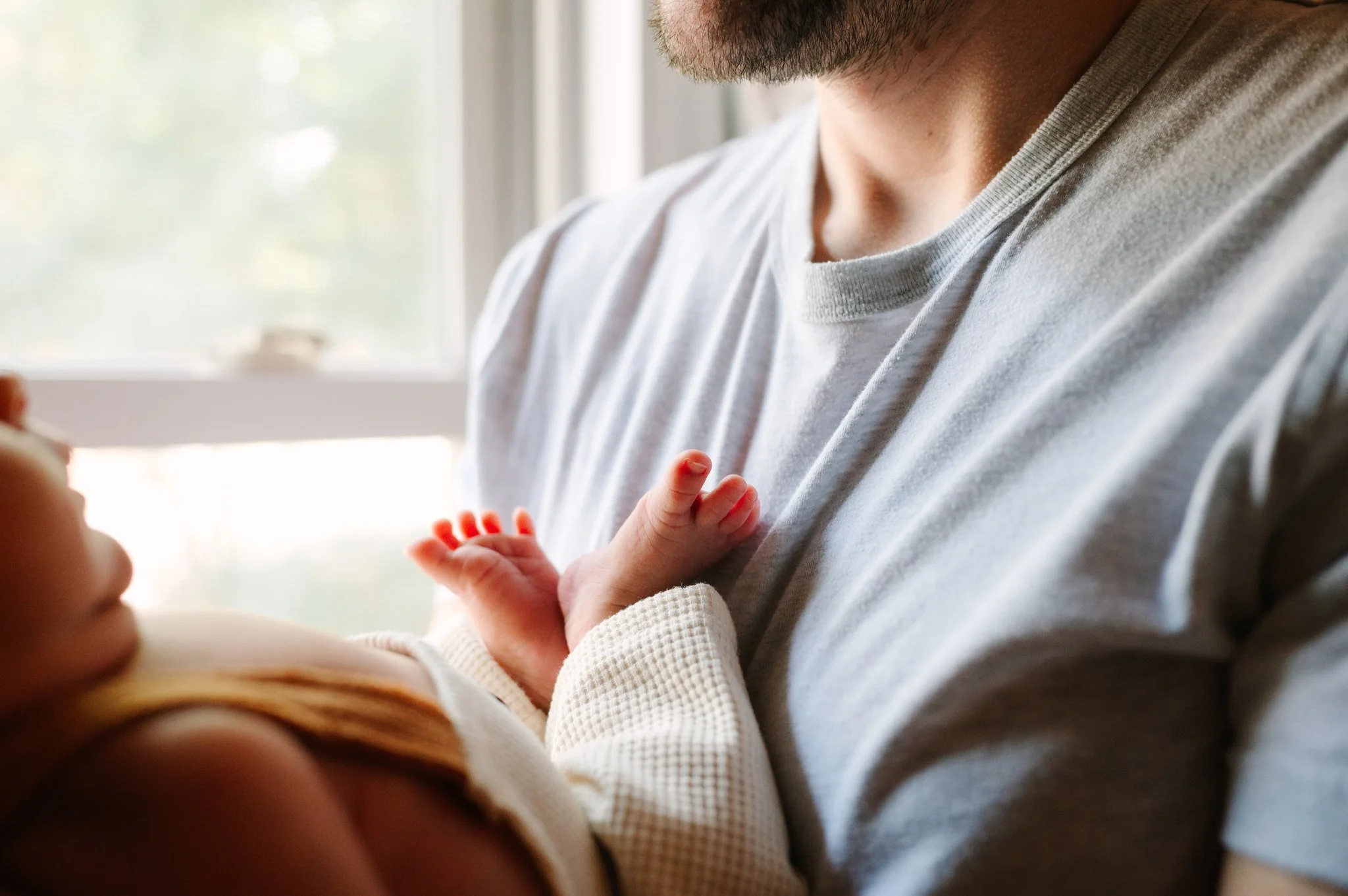 What a Newborn Session Is Really Like: Safety, Comfort, and Timing