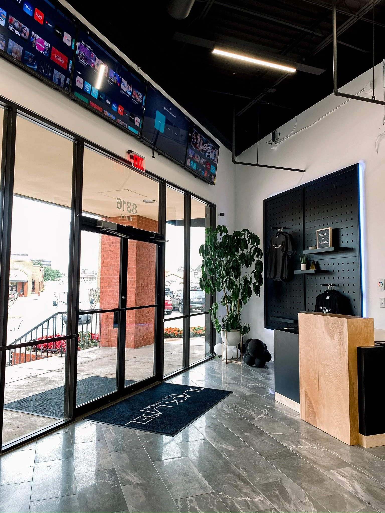 How Professional Barbers Train: The Certification and Education Behind the Chair