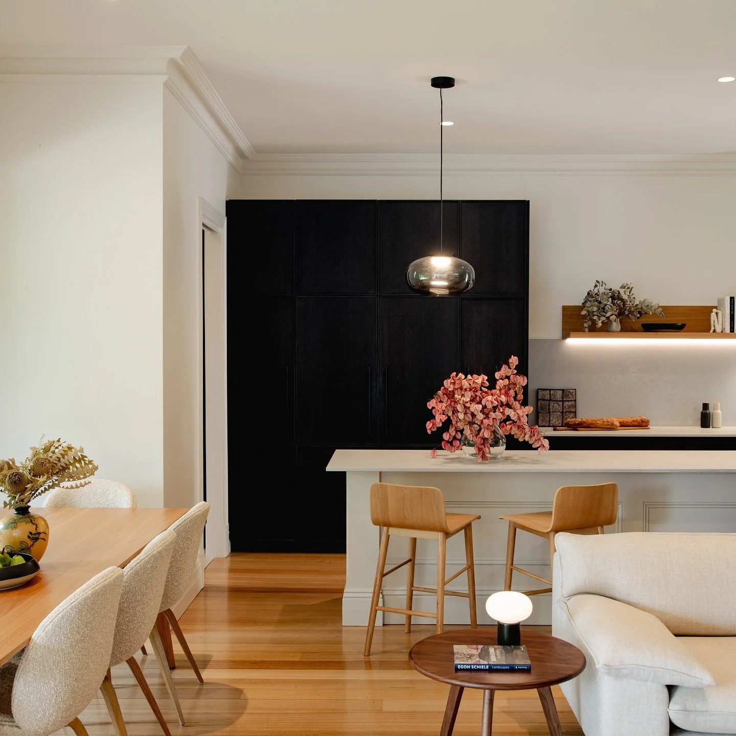 AN ARTIST &amp; AN ARCHER
_________

Arch + ID @by__ruch 
Built by Wetherward Construction
📷 @jack_fenby 

ruch &bull; projects