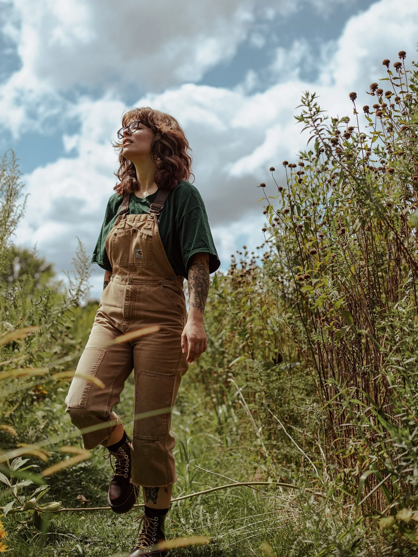 my wild bee 🌿

a dear friend to spend the day with exploring
.
.
.
.
.
#indiephoto #vsco #smallphotographer #clesmallbusiness #portrait #portrait_vision #ohio #canon #canoneos5dmarkiv #5dmarkiv #canoncamera