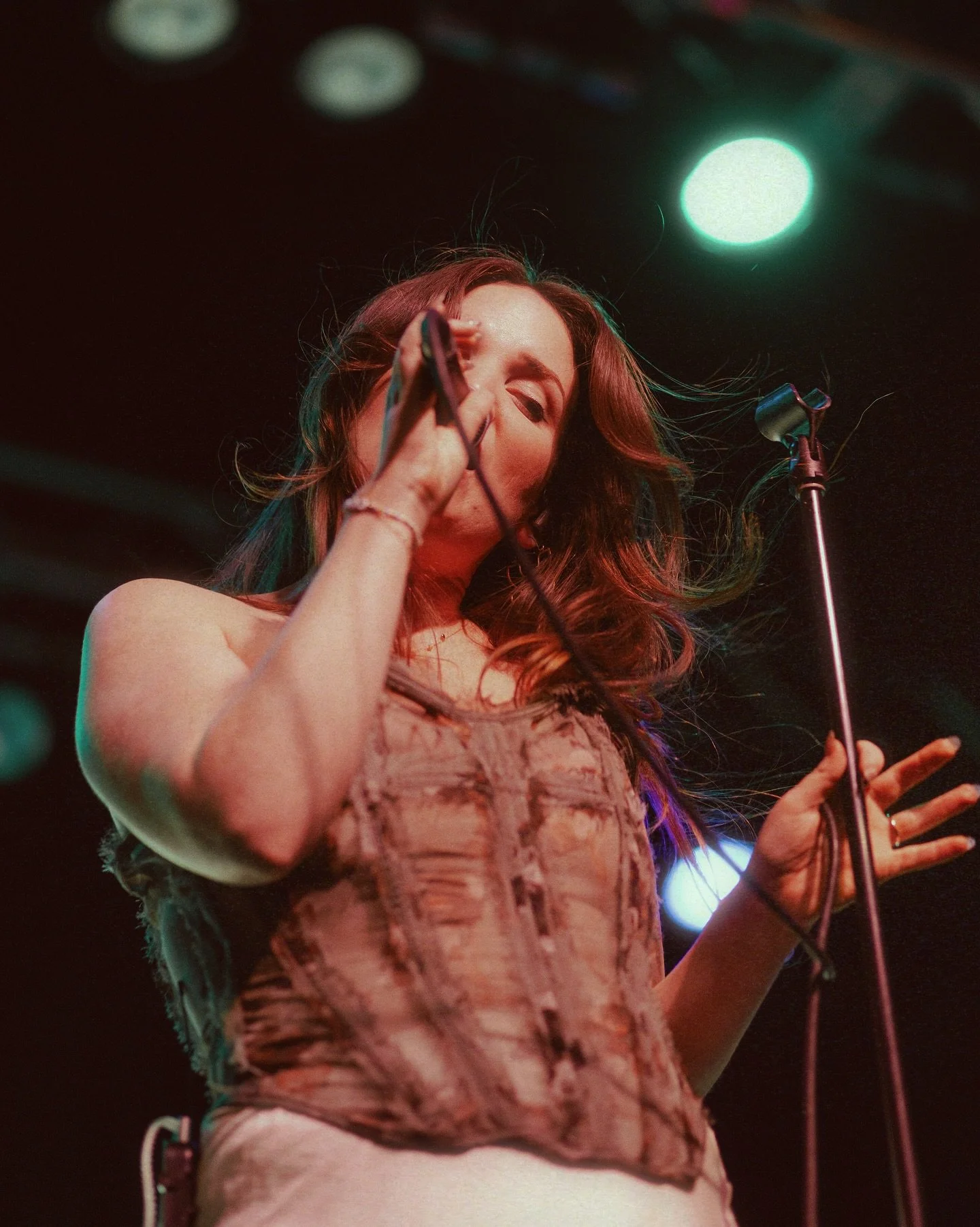 the most enchanting show with @wishqueen_ 🔮✨
#vsco #indiephoto #indiephotographer #smallphotographer #dslr #canoneos5dmarkiv #5dmarkiv