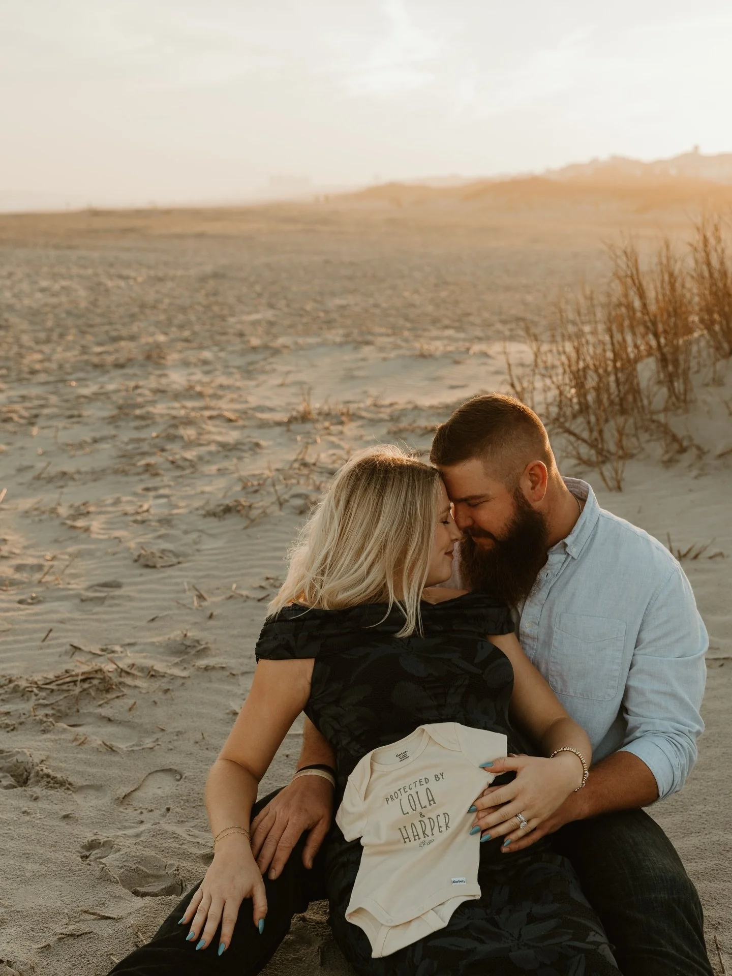 A random 75 degree day made for the perfect maternity session in Wrightsville Beach tonight. 🖤 

#wilmingtoncoast #wrightsvillebeach #wilmingtonnc #maternityphotoshoot #ncphotographers