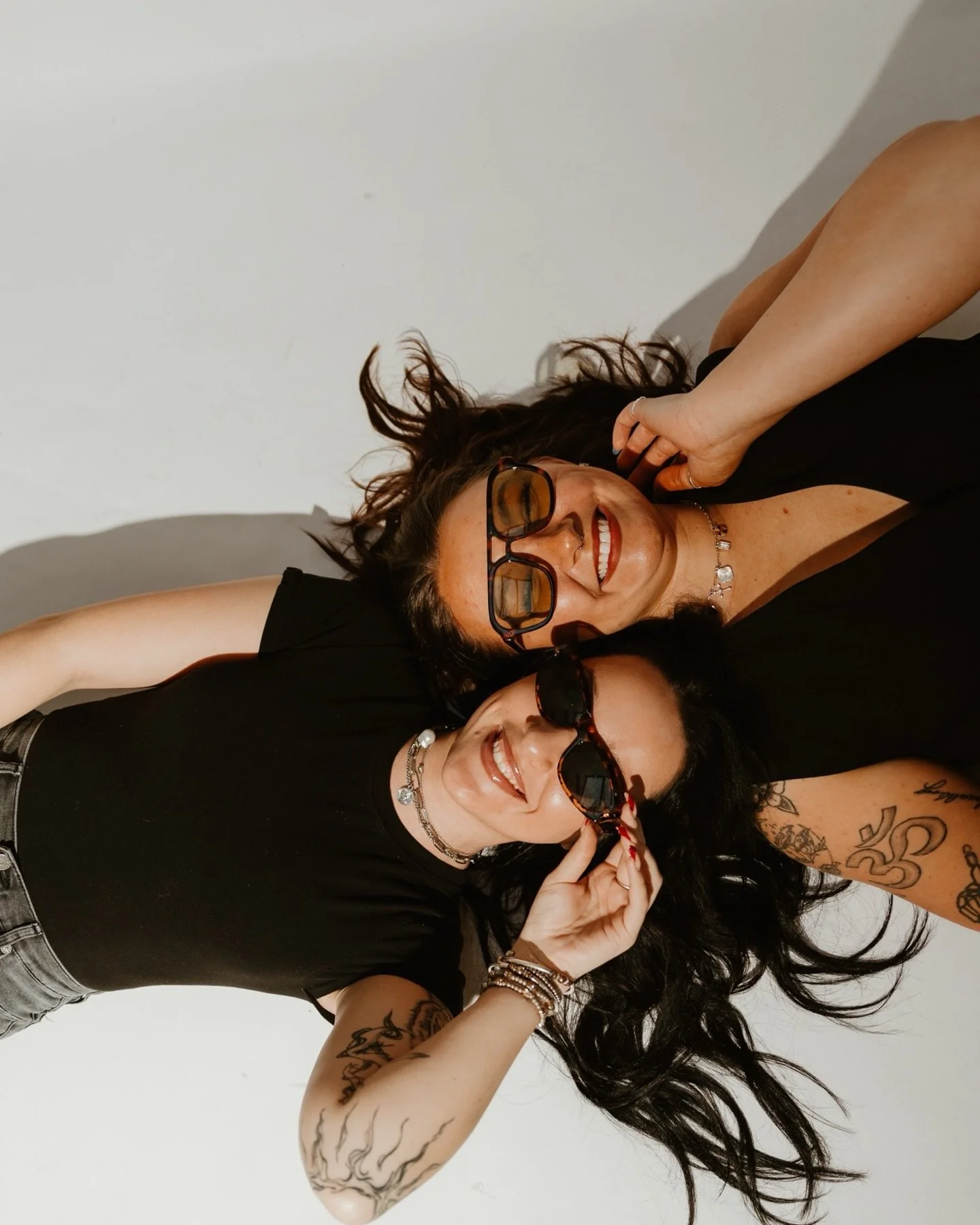 Updated editorial branding for my estie bestie 🤪 I have been LOVINGGGGG practicing the editorial / heavy flash style recently and was soooo sooo glad Sara got to let me play around!! 

If yall need a girl who&rsquo;s gonna treat you right when it co