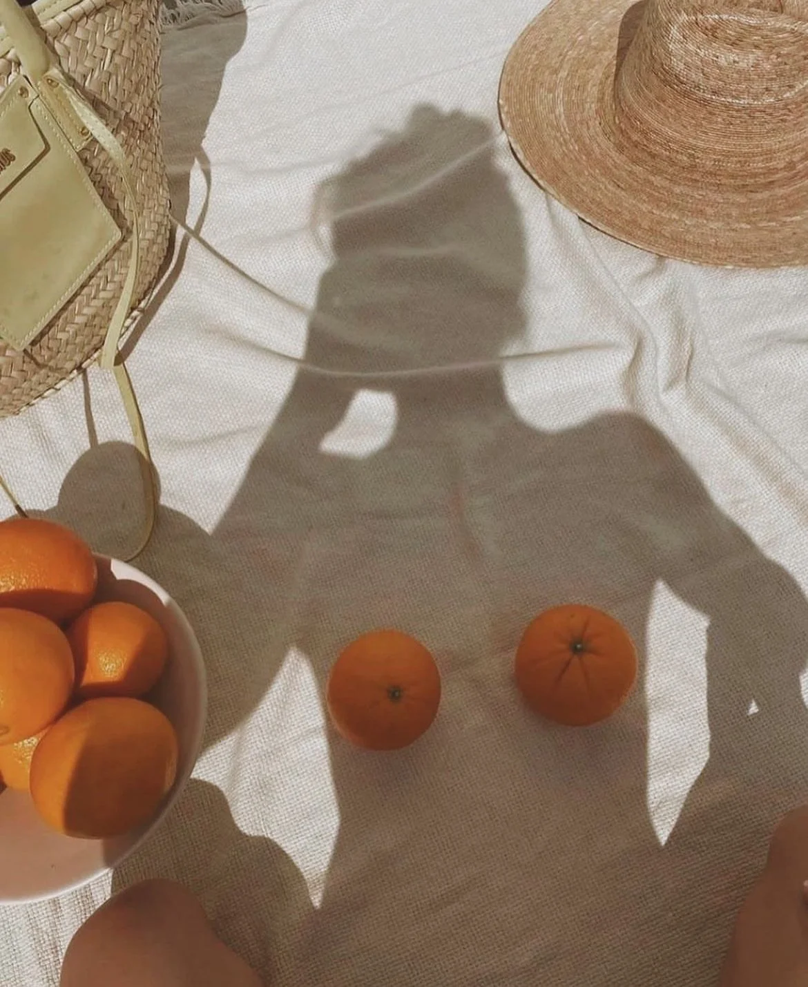 🍊🍊🍊 Just your reminder to eat those citrus fruits this winter! 

~ Rich in vitamin C to support immunity 
~ Vitamin C also supports our adrenal health, so great for stress
~ In season, so cheaper as they are in abundance (yassssss)
~ Hydrating for
