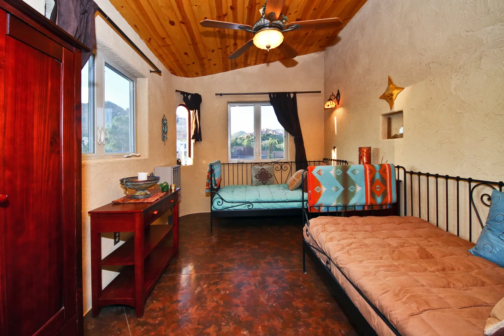 12-True-North-13-Bedroom-_Mesa-Magic_-28.webp