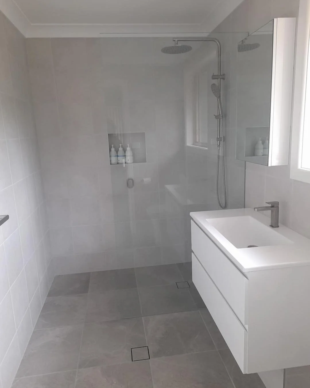 Looking to freshen up your bathroom without blowing the budget?

Swipe to see the before of this simple, affordable renovation that gave the space a fresh, modern feel. Proof that even a budget-friendly update can make a big impact.

Affordable, func