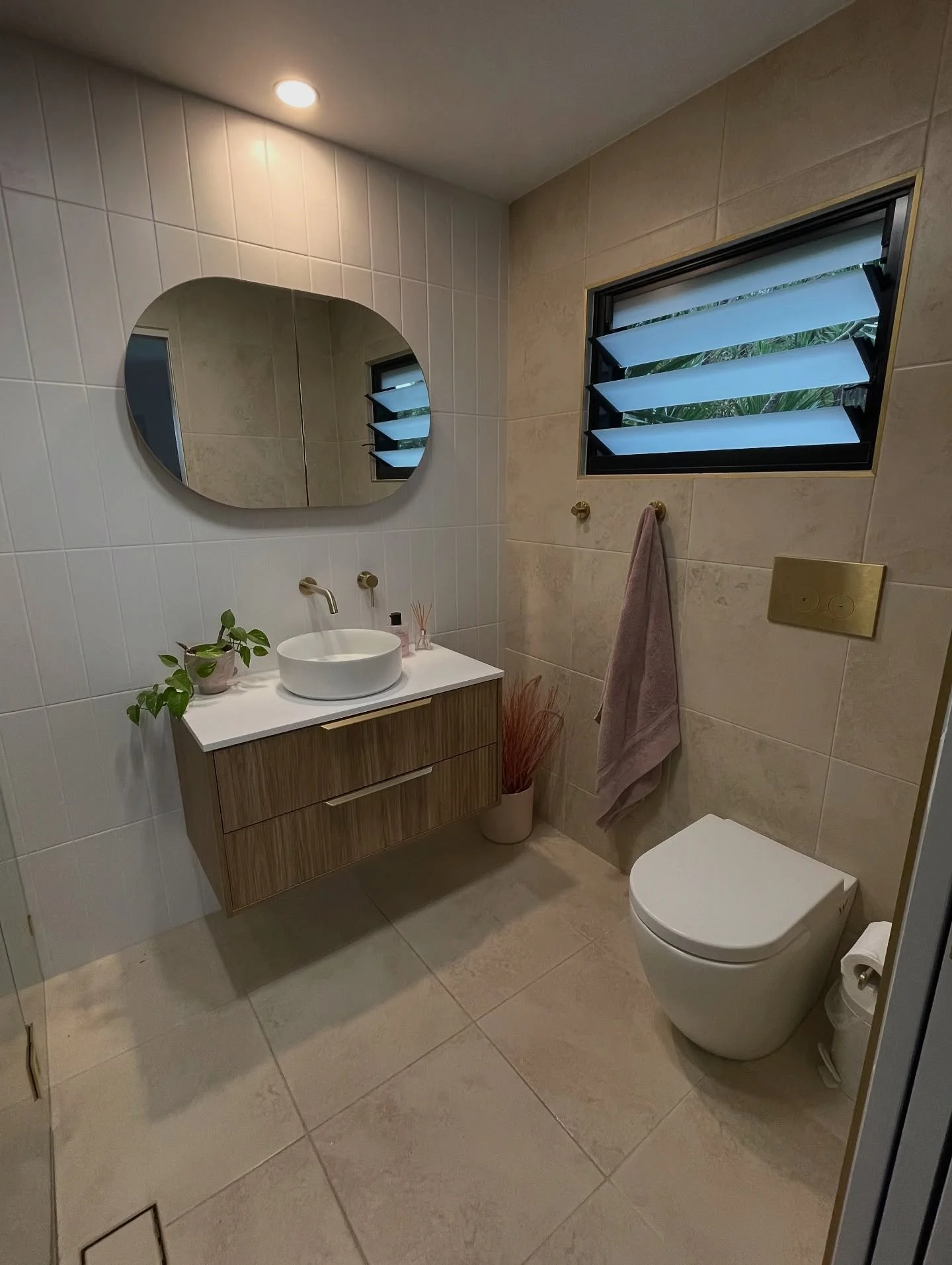 Before ➝ After and what a difference! ✨

We recently transformed this ensuite in Coffs Harbour, working closely with our client to create a space that feels fresh, calm and beautifully considered. Proof that thoughtful upgrades can completely change 