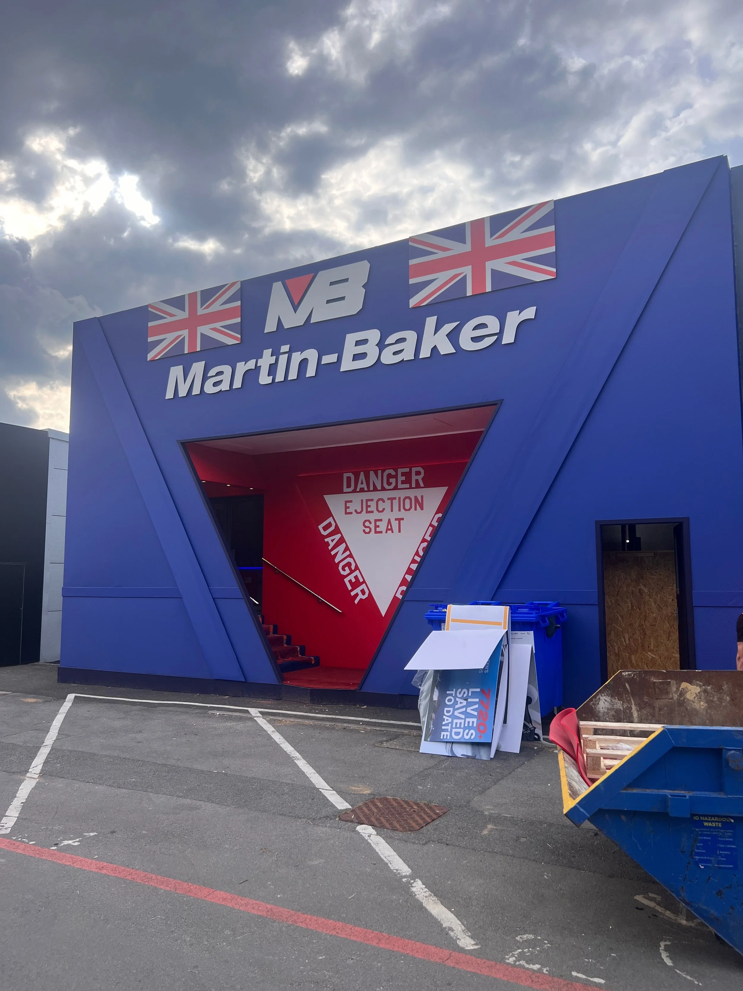 Turning challenges into impact with large format graphics and signage at Farnborough air show