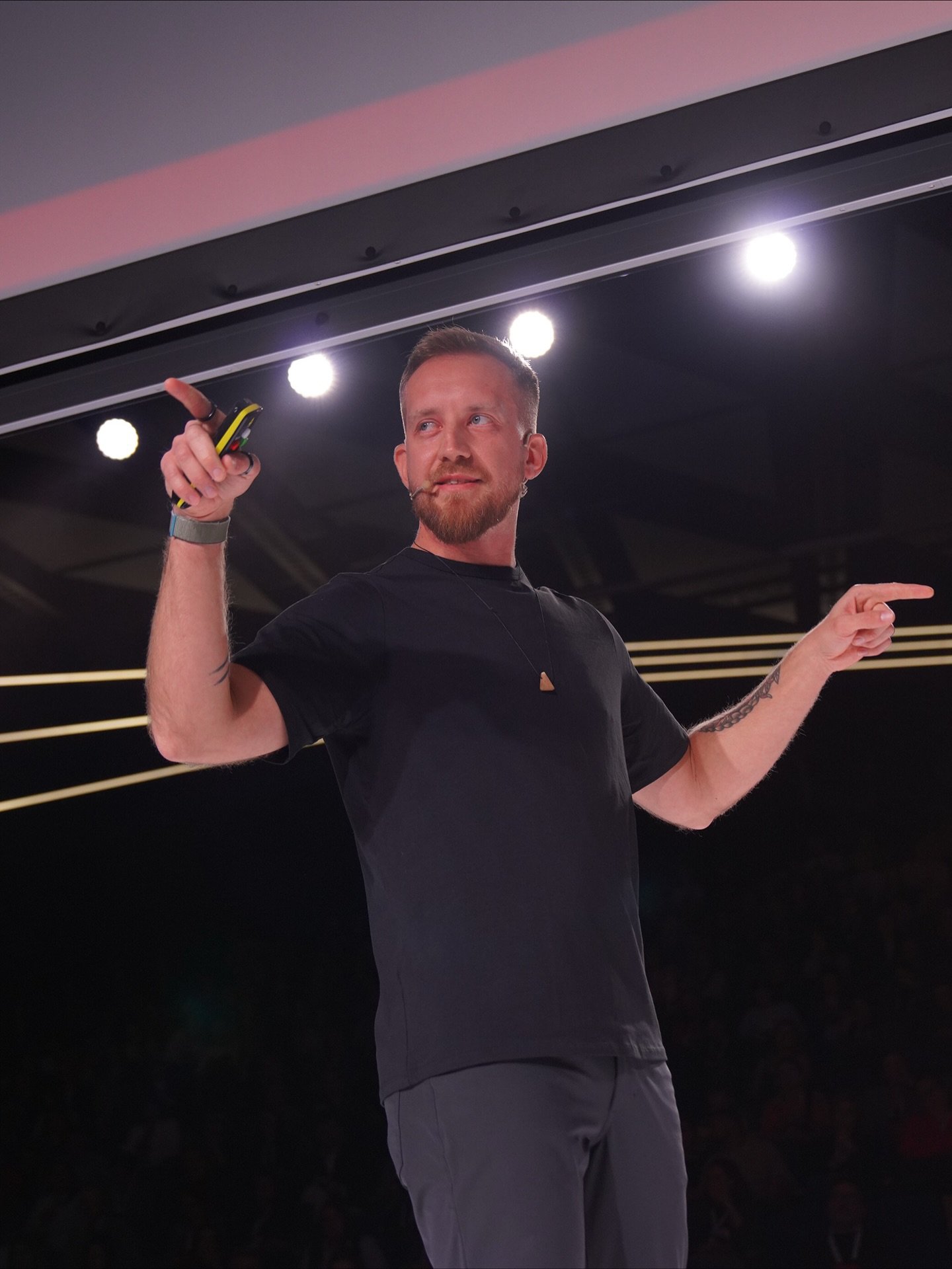 Za mną kilka naprawdę intensywnych tygodni. Wystąpienia, montaże, kampanie, projekty, ale jedno wydarzenie zasługuje na osobne światło - m&oacute;j pierwszy udział w I Love Marketing, największej konferencji marketingowej w Polsce.

Konferencje są wa