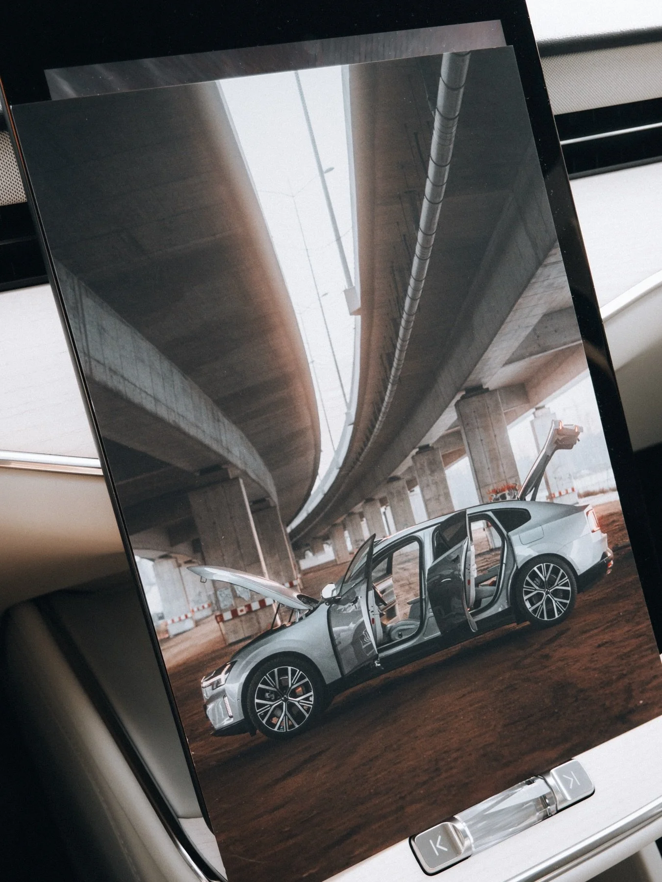 Wydruki ostatnich sesji dla Volvo wyszły znakomicie! I to na drukarce za niecałe 1k zł 🫠 - epic!

Printy rzecz jasna sprezentowałem wraz z dedykacją mojemu ulubionemu salonowi Volvo @volvocarwroclawbielany ❤️

PS a drukarka to Canon (jakże by inacze