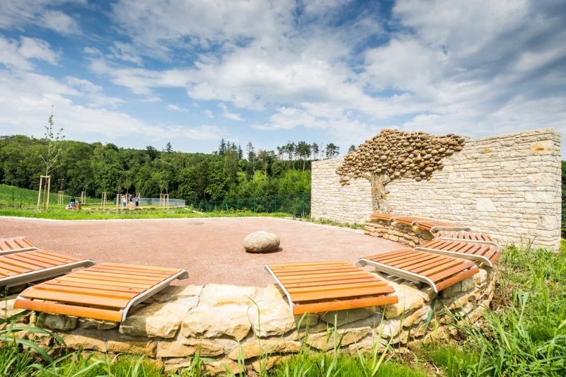 Údolí vzpomínek - Přírodní hřbitov Brno - Líšeň - Obřadní místo