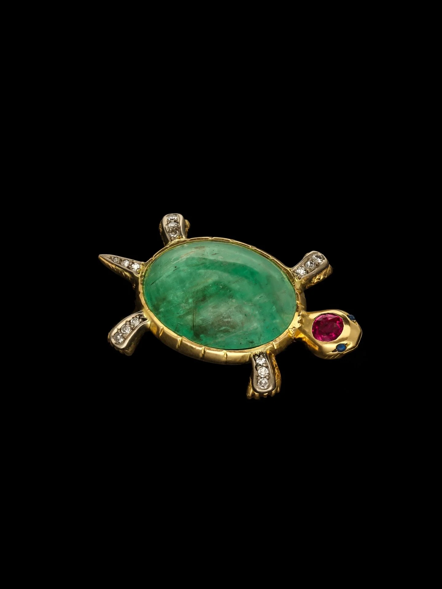MID 20TH CENTURY EMERALD, RUBY, SAPPHIRE &amp; DIAMOND TURTLE BROOCH 

Set with a cabochon shaped emerald weighing approximately 30.00 carats. Surrounded by a ruby, sapphires and diamonds. Mounted in 18kt yellow gold. Circa 1960. &euro;6.500
&bull;
&