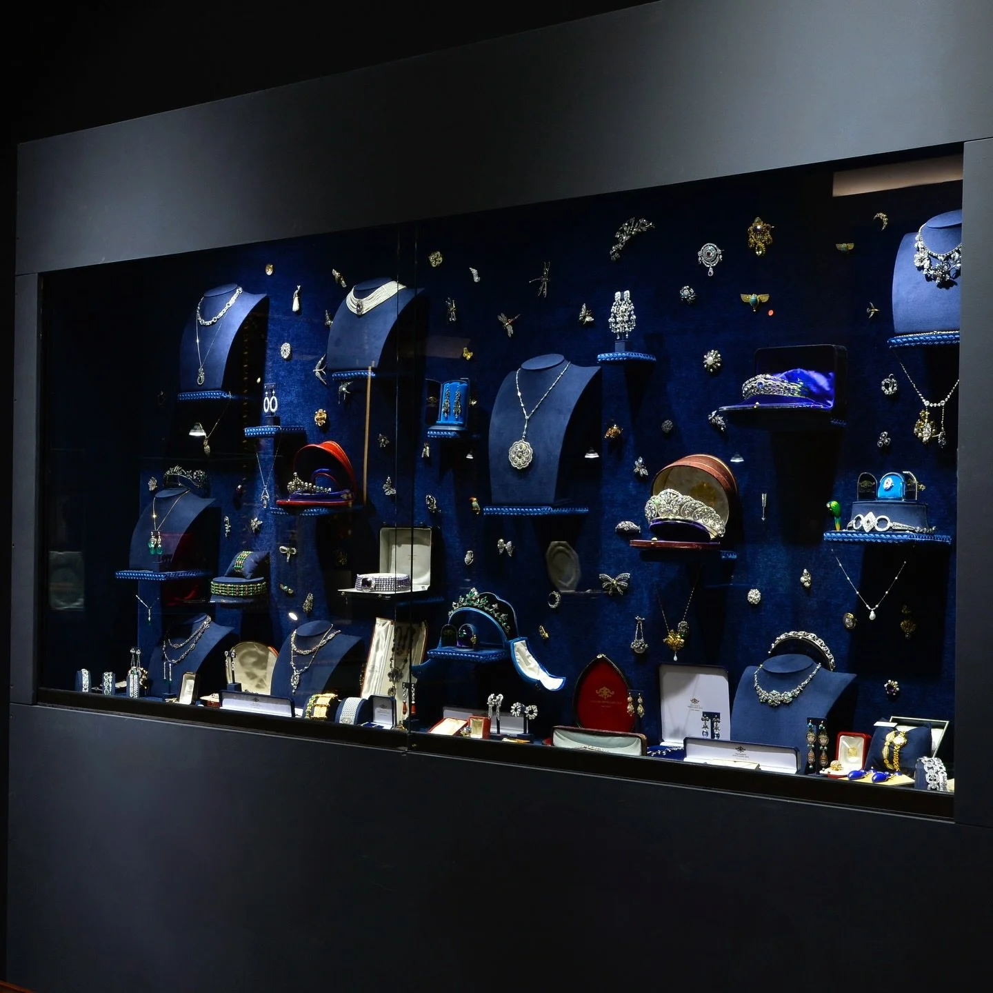 PJB is an Antique Jewellery House offering a curated selection of pieces dating from the 18th to the 20th century. We also present Vintage and Signed jewellery by houses as Buccellati, Van Cleef &amp; Arpels, Cartier, Chaumet and more.

If you are lo