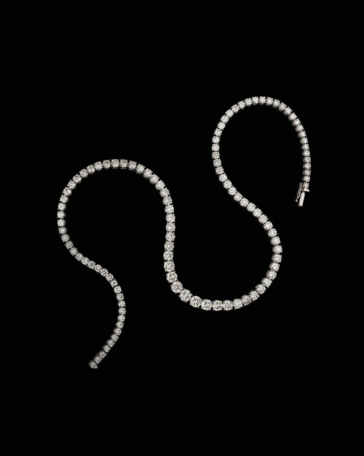 Looking for a diamond necklace? Graduated or classic rivi&egrave;re necklace? We have several pieces available. Please contact us for more information or requests. Book your appointment online.
&bull;
&bull;
&bull;
#paulinesjewellerybox #pjb #diamond