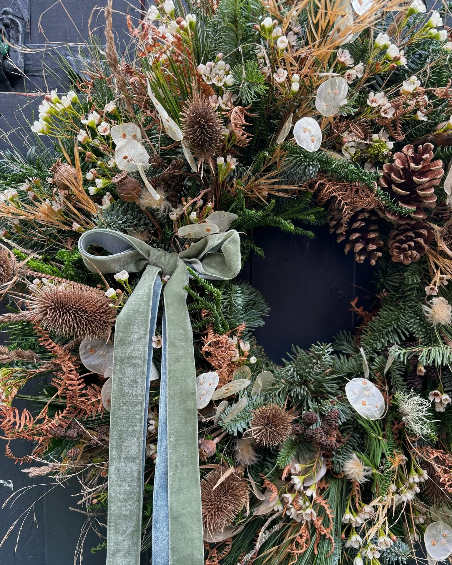 ✨Festive Wreaths✨ 

(of the luxury, British-grown, sustainable, fully-compostable kind)

Wreath preorders are live! Apologies for those of you trying to enjoy the season we&rsquo;re currently in 🫣🍁 but SO many of you lovely lot have asked, so I sha