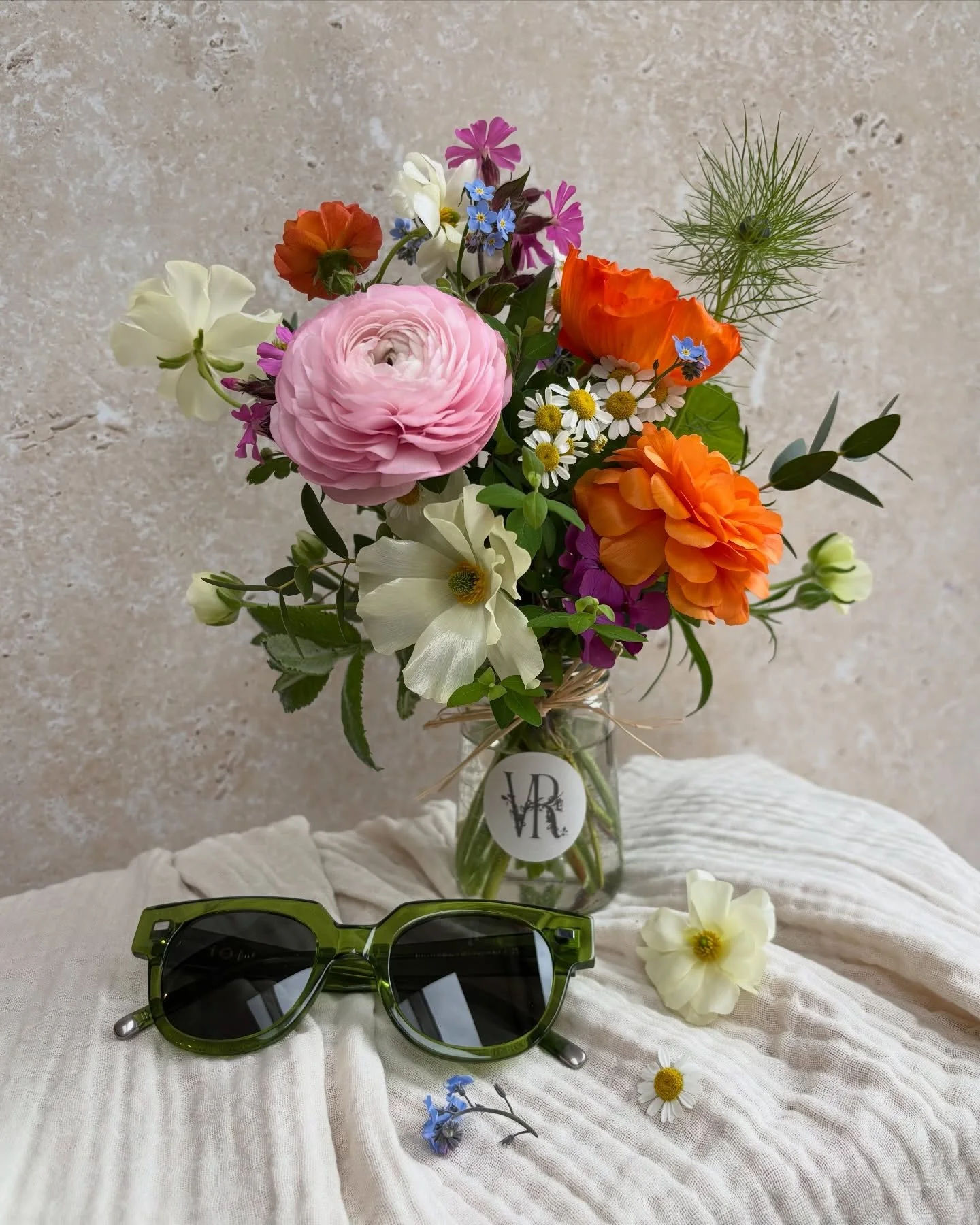 🌸Manchester Flower Festival Workshop🌸

Planning a visit to the @mcrflowerfest this May? Fancy getting creative and taking a little sustainable, British-grown gorgeousness home? 

On Saturday the 23rd May, I&rsquo;ll be running jam jar posy workshop