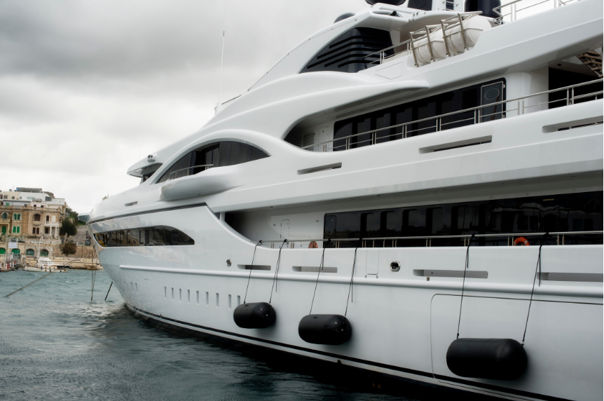 Yachts vs Superyachts : Principales Différences