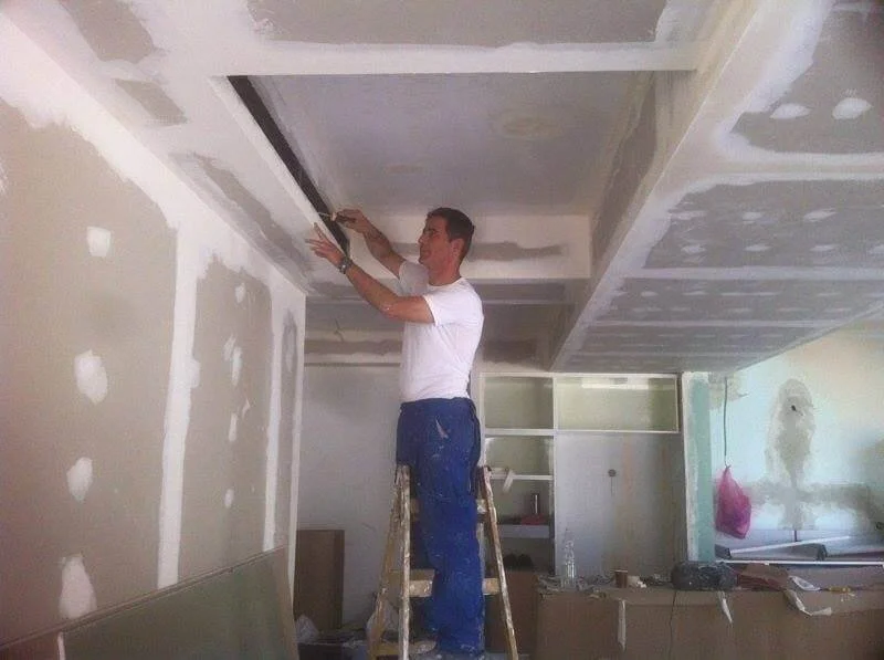 ביצוע הנמכת תקרת גבס לעיצוב הבית בתל אביב-יפו | מאור שיפוצים