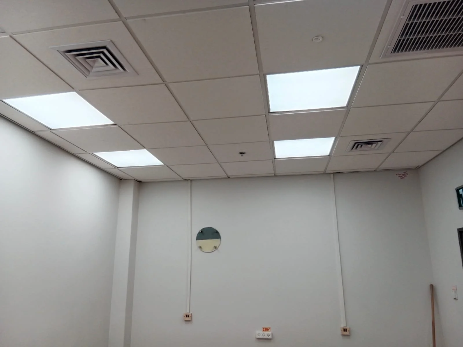 office-renovation-finishing-works-Coca-Cola-Carlsberg-maor-renovations (9).jpg