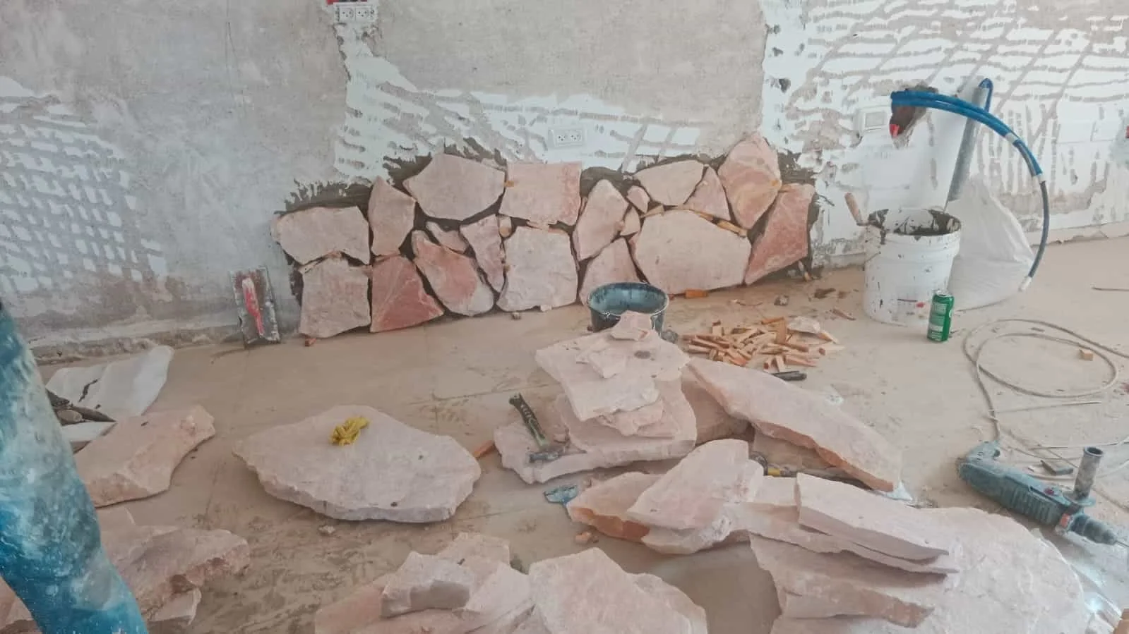 har-adar-stone-wall-cladding-interior-maor-renovations (6).jpg