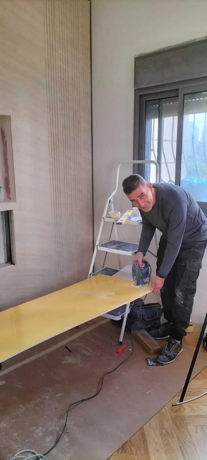 נגרות מותאמת אישית ועבודות גמר בשיפוץ דירה בפתח תקווה | מאור שיפוצים