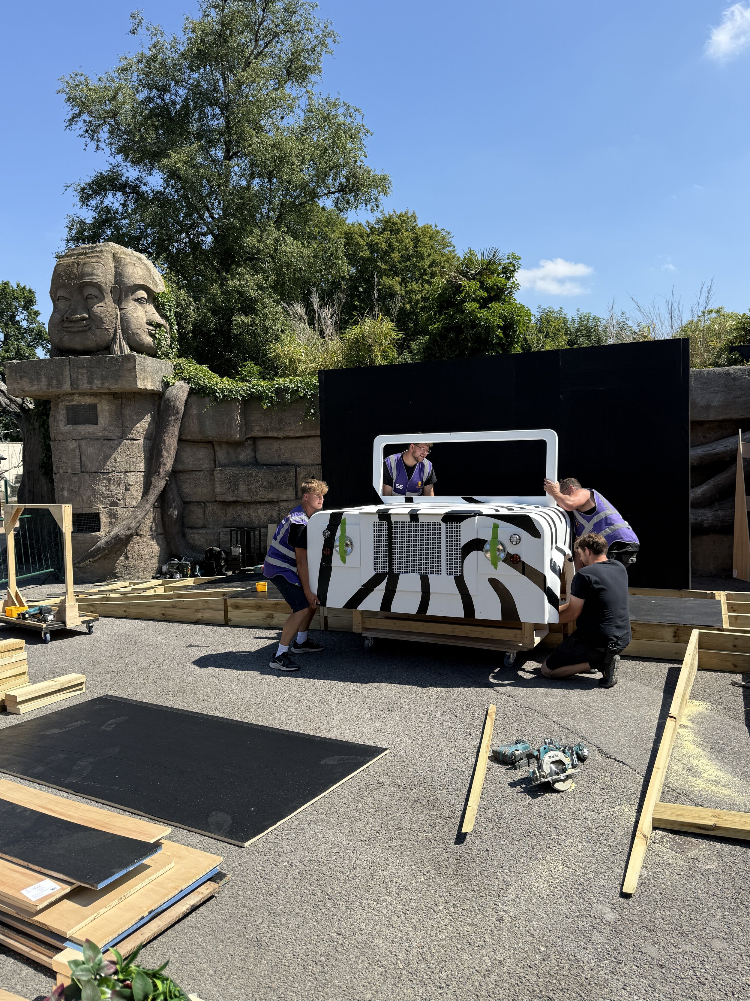 melt-productions-longleat-event-build