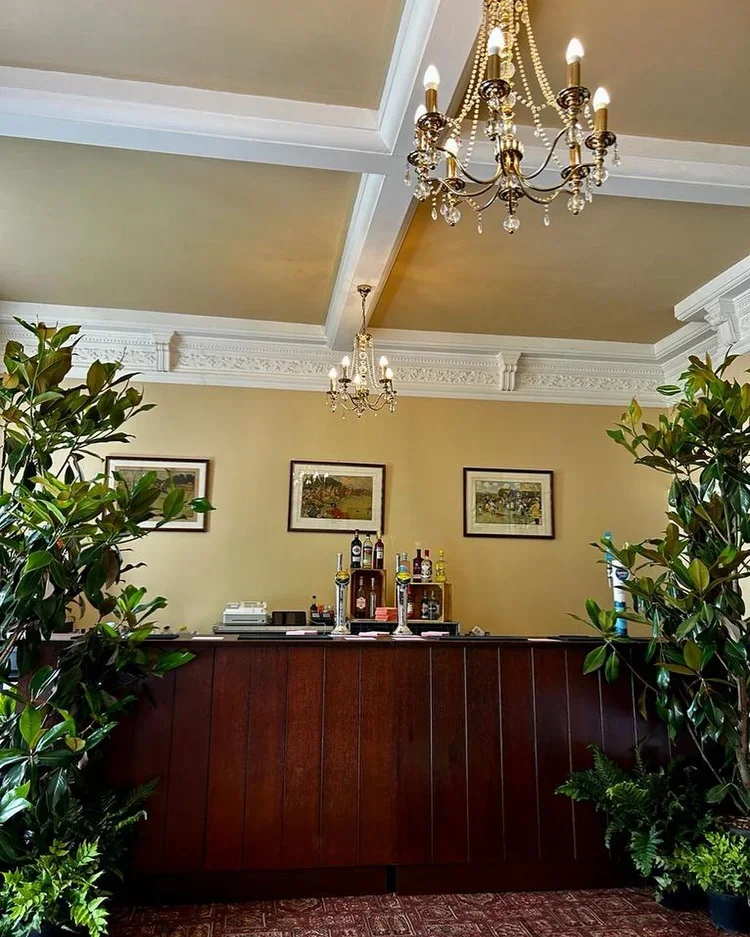 Dark Vintage Oak Bar 