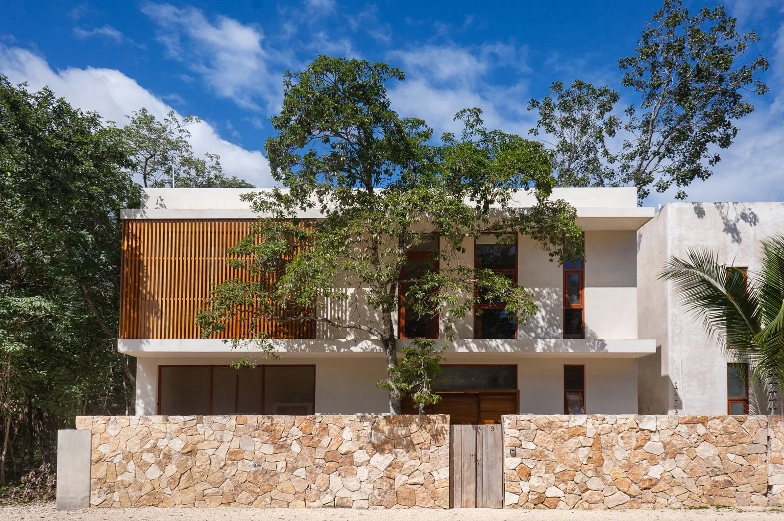 Nare House: 3-Bedroom Home with Garden and Pool in the Heart of Holistika