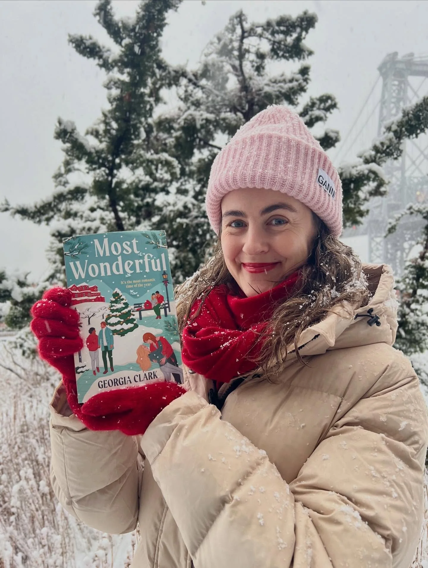 ❄️Snow day!❄️ It&rsquo;s a delight to see the Belvederes making so many of your hearts their new home (complete with indoor cinema, paid by Babs&rsquo; campaign for Japanese caffeinated chewing gum, IYKYK😉). 

It was such a gift to create my dream q