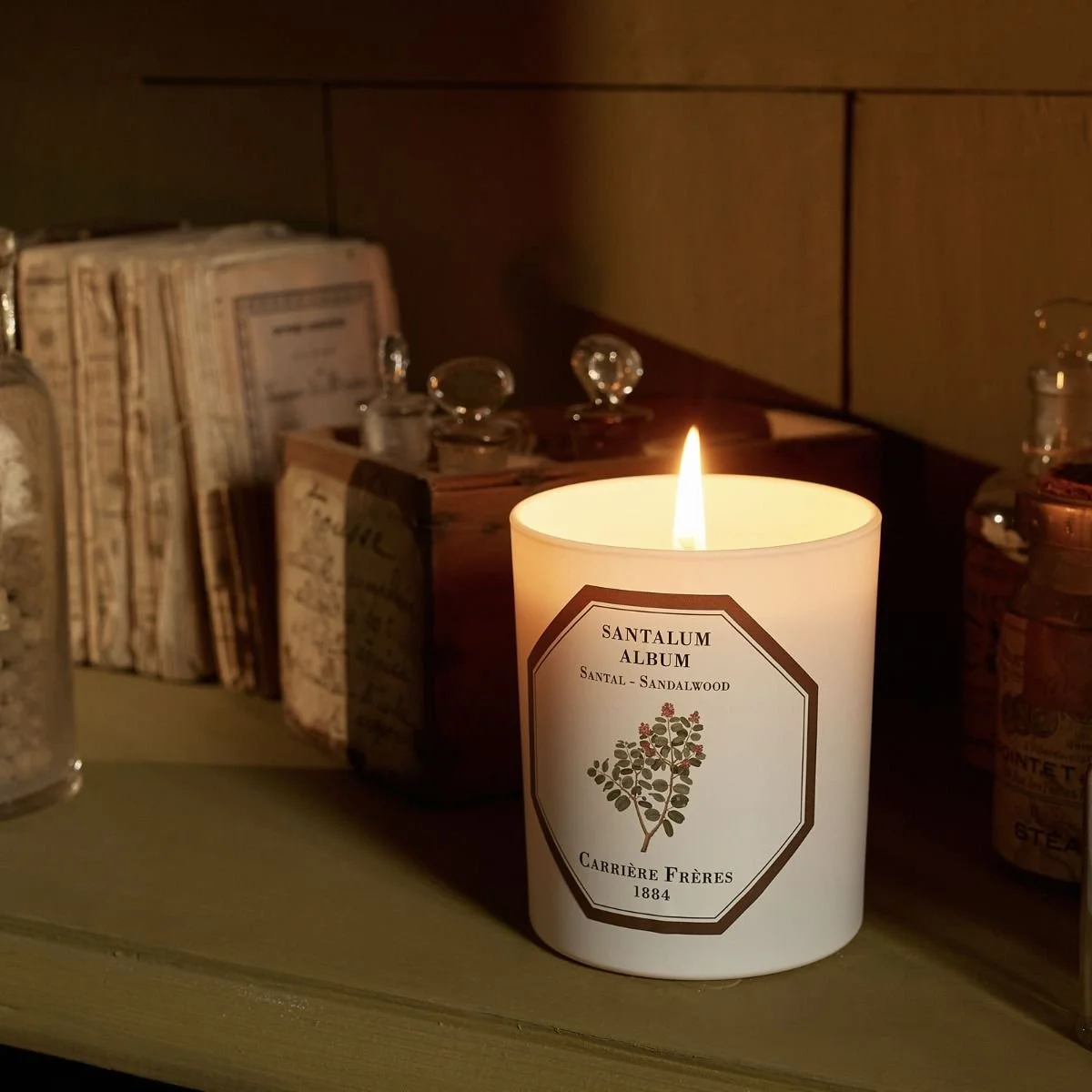 cf-pdp-bougie-santal03-1600x1600.jpg