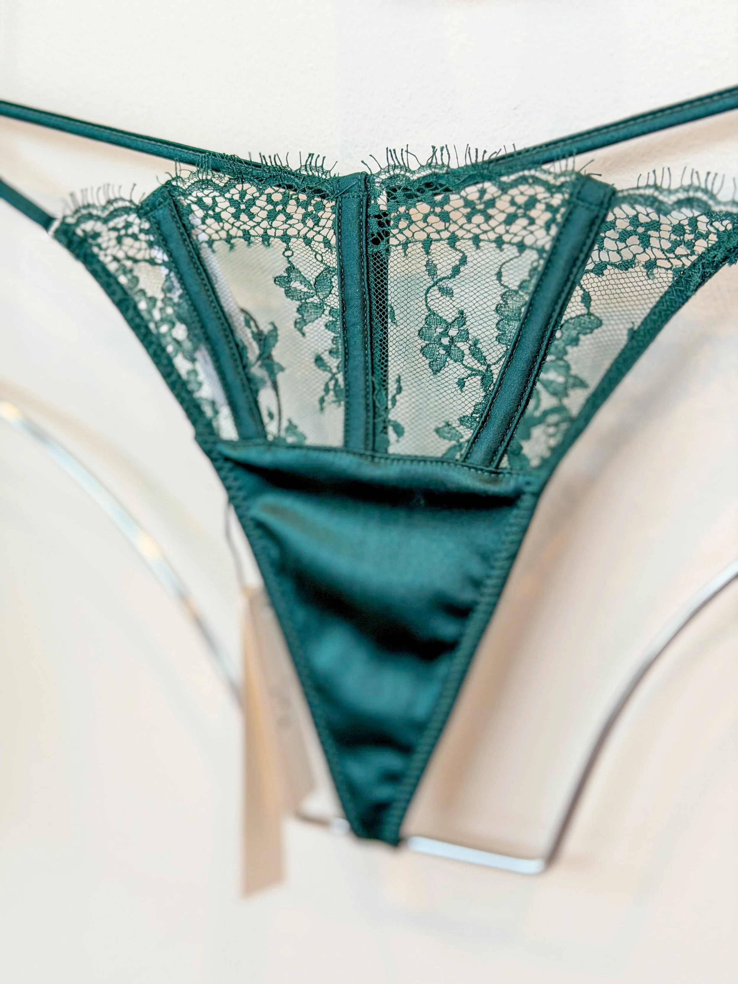 Fleur du Mal Frankie Lace Boned V-String