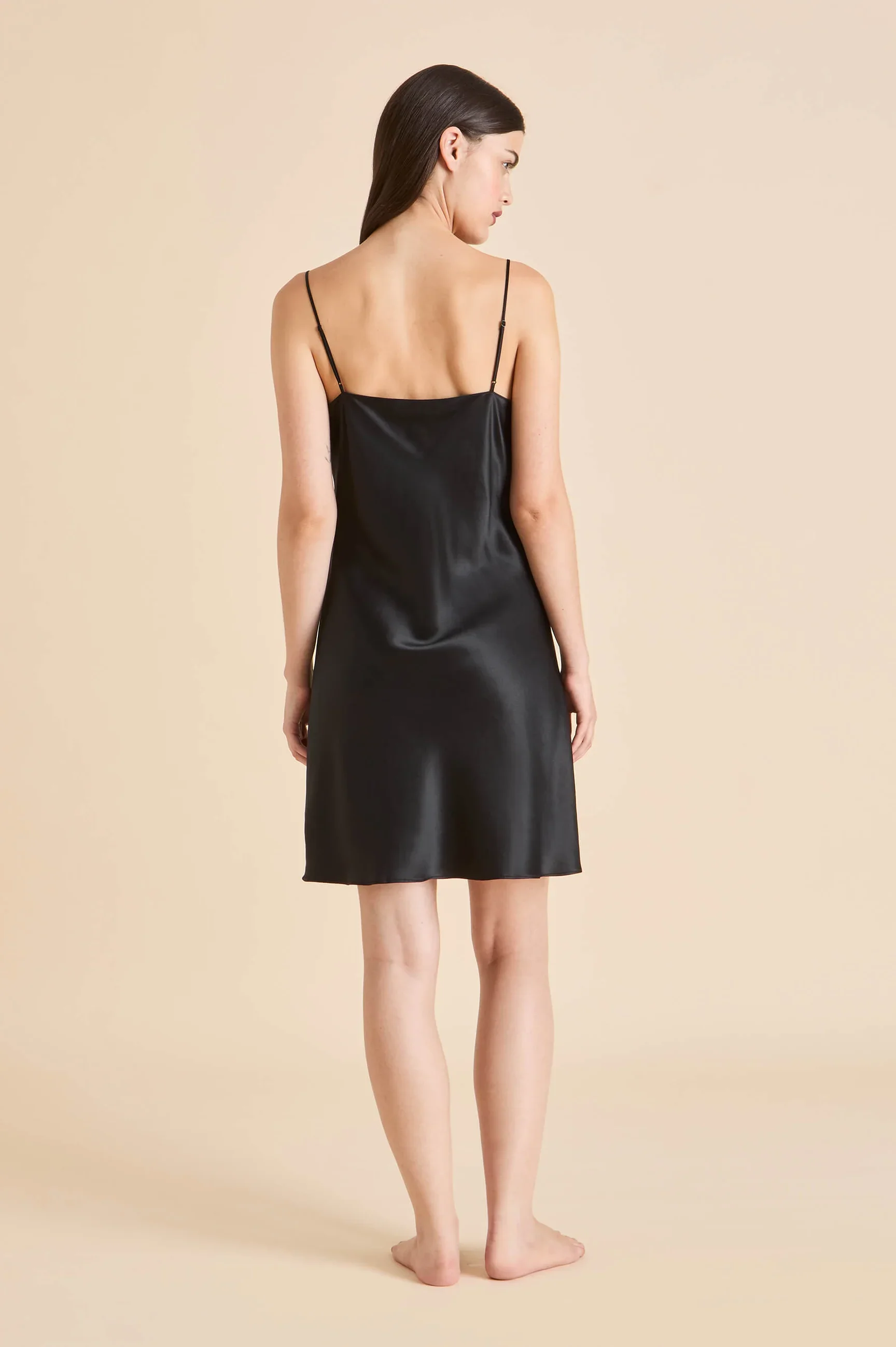 olivia-von-halle-venus-jet_black-screen-printed-silk_satin-slip_dress-PS26052-4.jpg-2.webp
