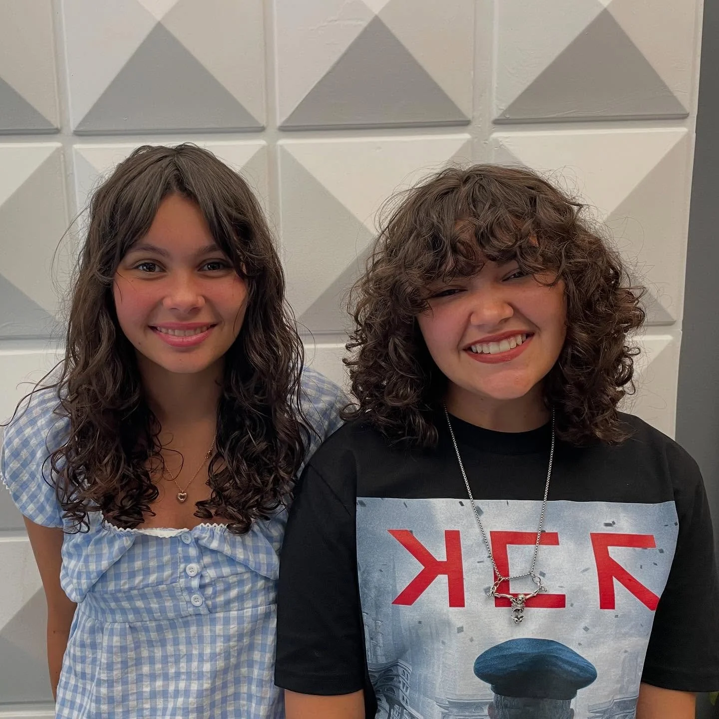 The SWEETEST sisters came in today for some fresh curly cuts with @julia_does_hair and @cutecoloredcurls and we had the BEST time!! Look at these gorgeous curls!! 🎉🎉