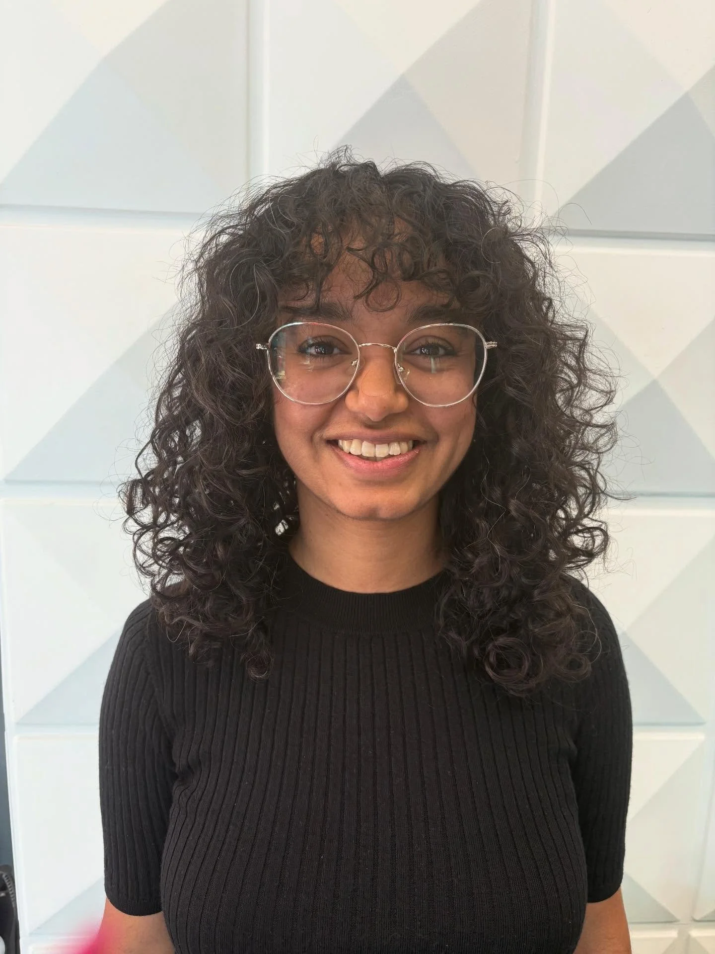 Check it out!! @cutecoloredcurls has been killing the game recently. If you&rsquo;re looking for a fresh cut to enter 2026 with or a complete cut and color overhaul&hellip; Emmery is your girl!! Book with her at the link in our bio to make your hair 