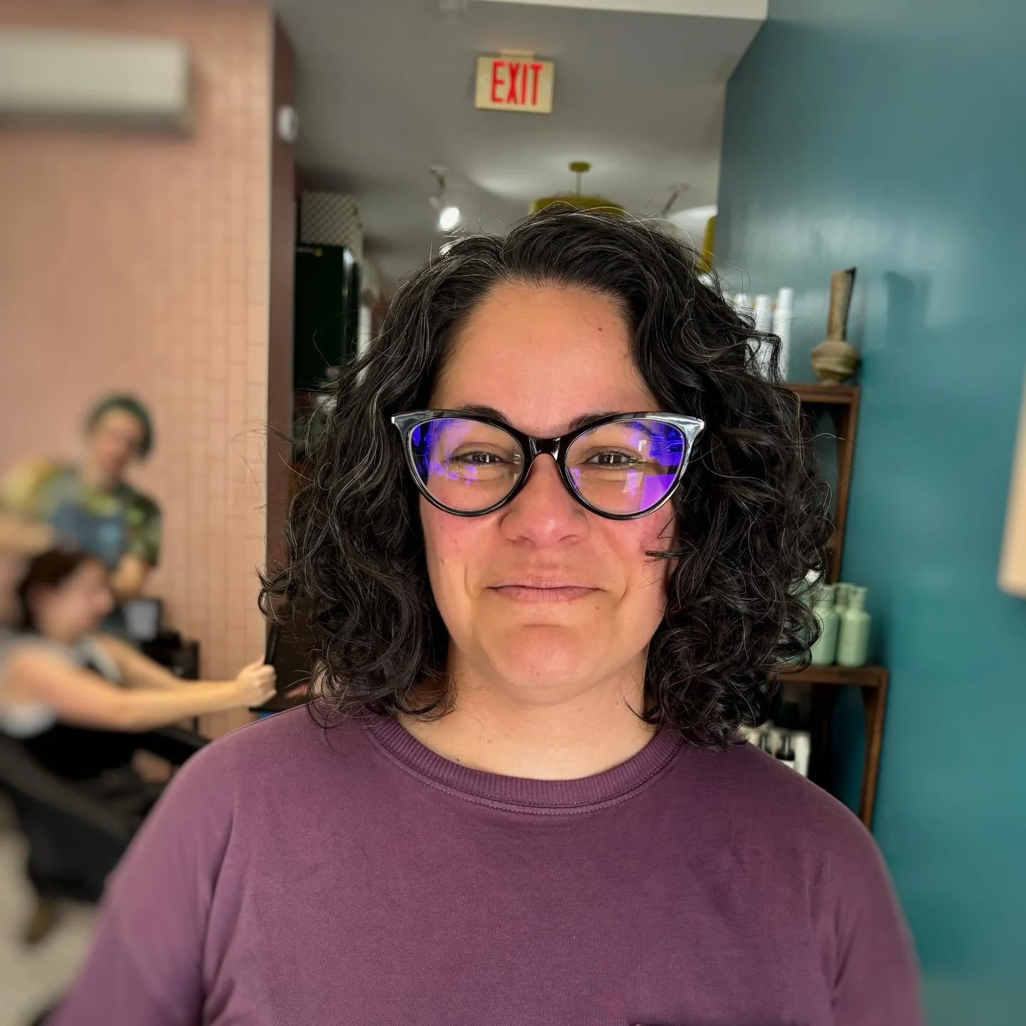 We love a BIG CHOP!! 🎉💕 Phenomenal transformation cut by Emmery for our gorgeous client!! What fun things are we doing with our hair this Spring, everybody?!