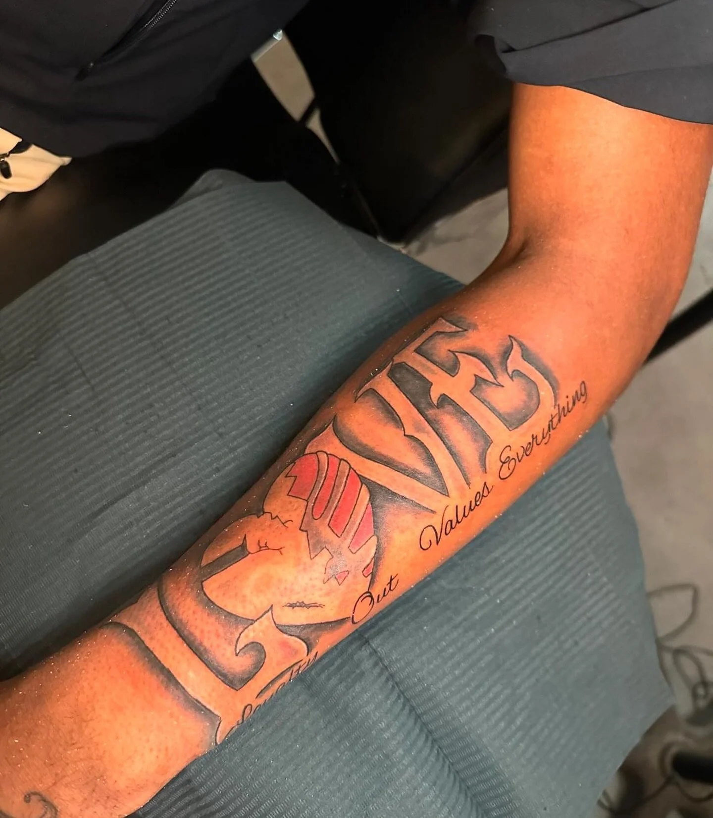 #pearlgallerystl #blackpearl #tattooshop #tattooartist #tattoos #tattoo #tattooideas #tattzbyjiro