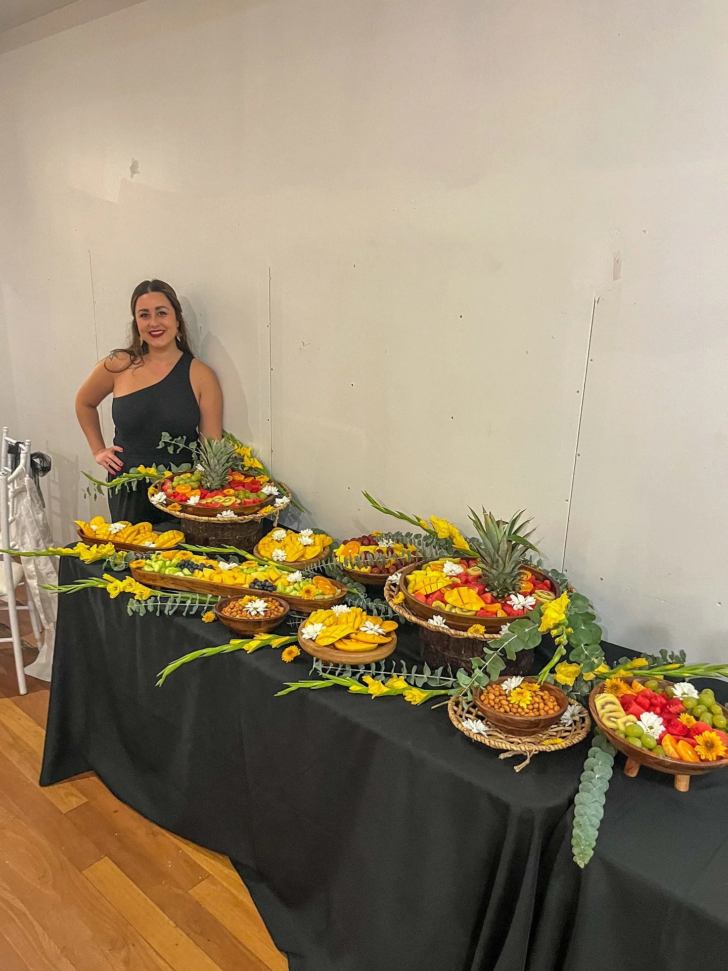 A vibrant fruit table to celebrate our very own cheese stylist, Jackie! 🍓✨ Here&rsquo;s to creativity, color, and all the sweetness you bring to every board. 💛

#fruitplatter #fruittable #fruits #fruit #foodstyling #shareyourtable #freshfruit #hone