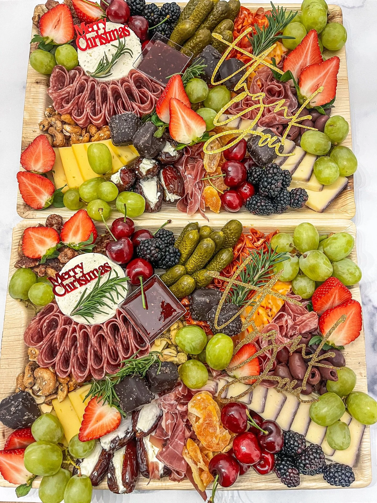 Wrapped up and sent out with a little something extra for the season 💫 Medium square board delivered!

#honeybeeandboards #charcuterie #dfwcharcuterie #grazingboards #holidayboards #smallbusinesslove #dfwfoodie #foodstylingً #grazingtable #boarddeli