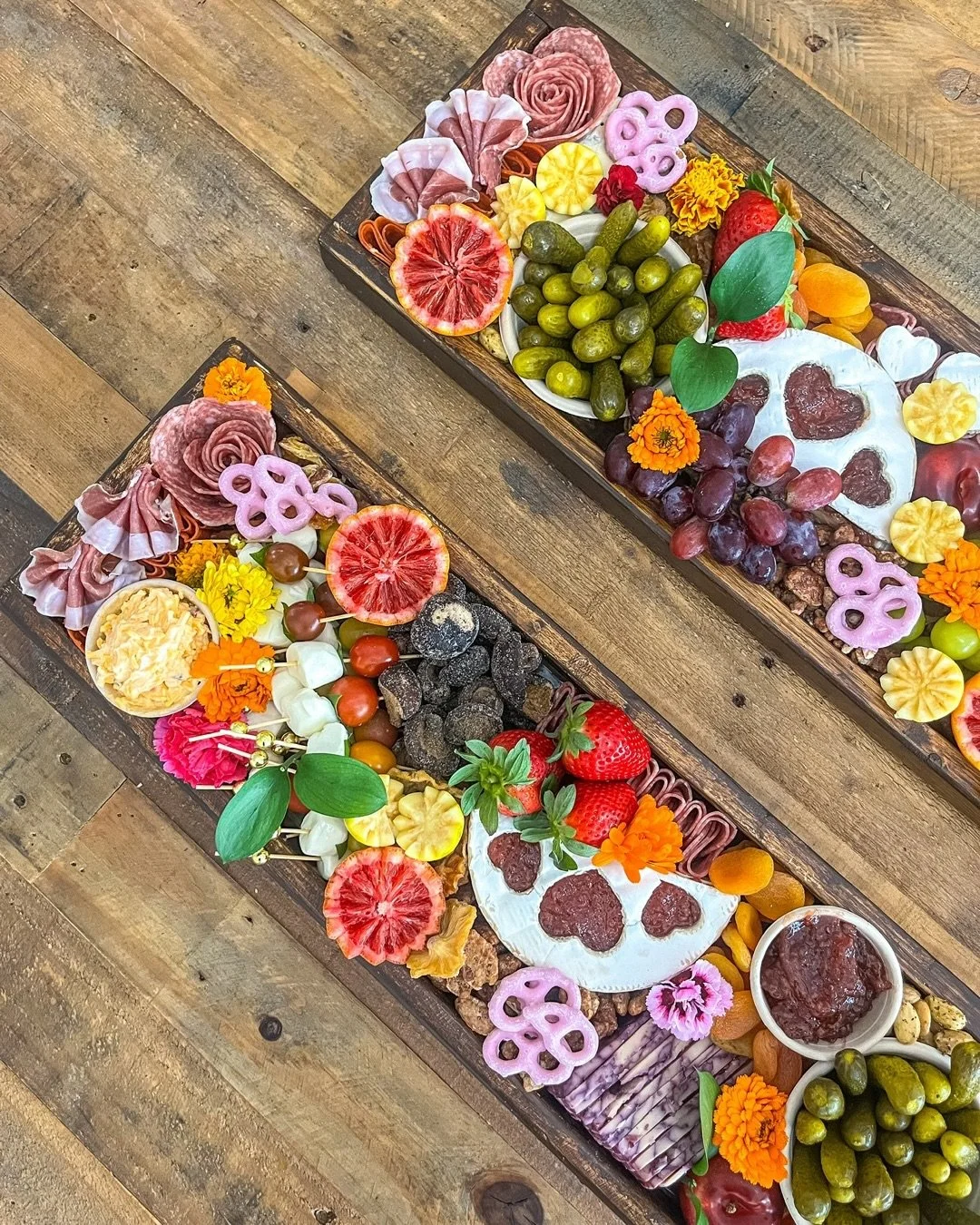 Two table runners, beautifully done ✨ Every detail matters, and these were made with so much care.

#HoneyBeeImports #ShopSmall #SupportSmallBusiness #HandcraftedDetails #TableStyling