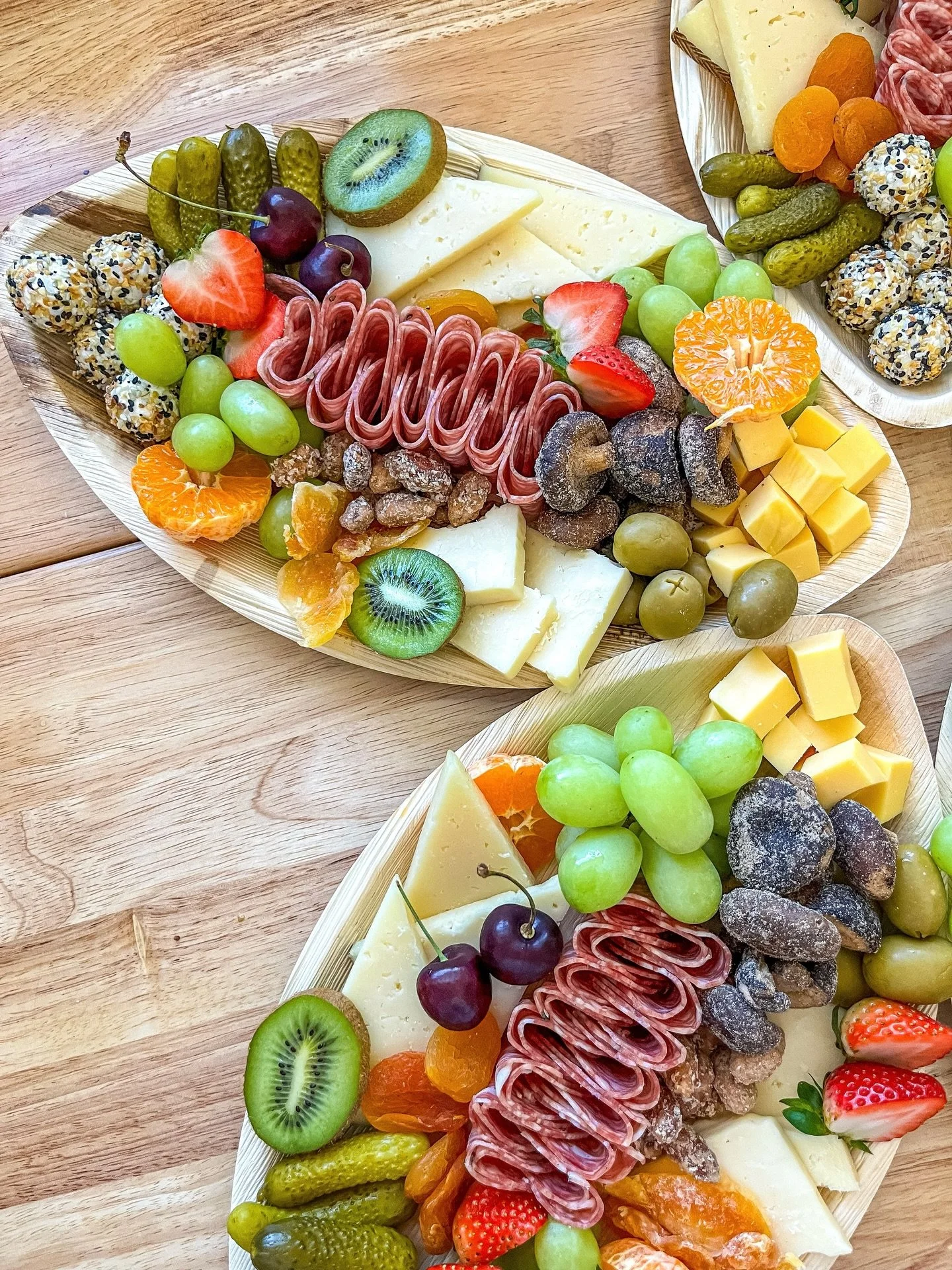 Game day snack attack 🏈✨

Feed the squad. Win the day!

#SuperBowlSpread #GameDaySnacks #TouchdownEats 🏈🧀