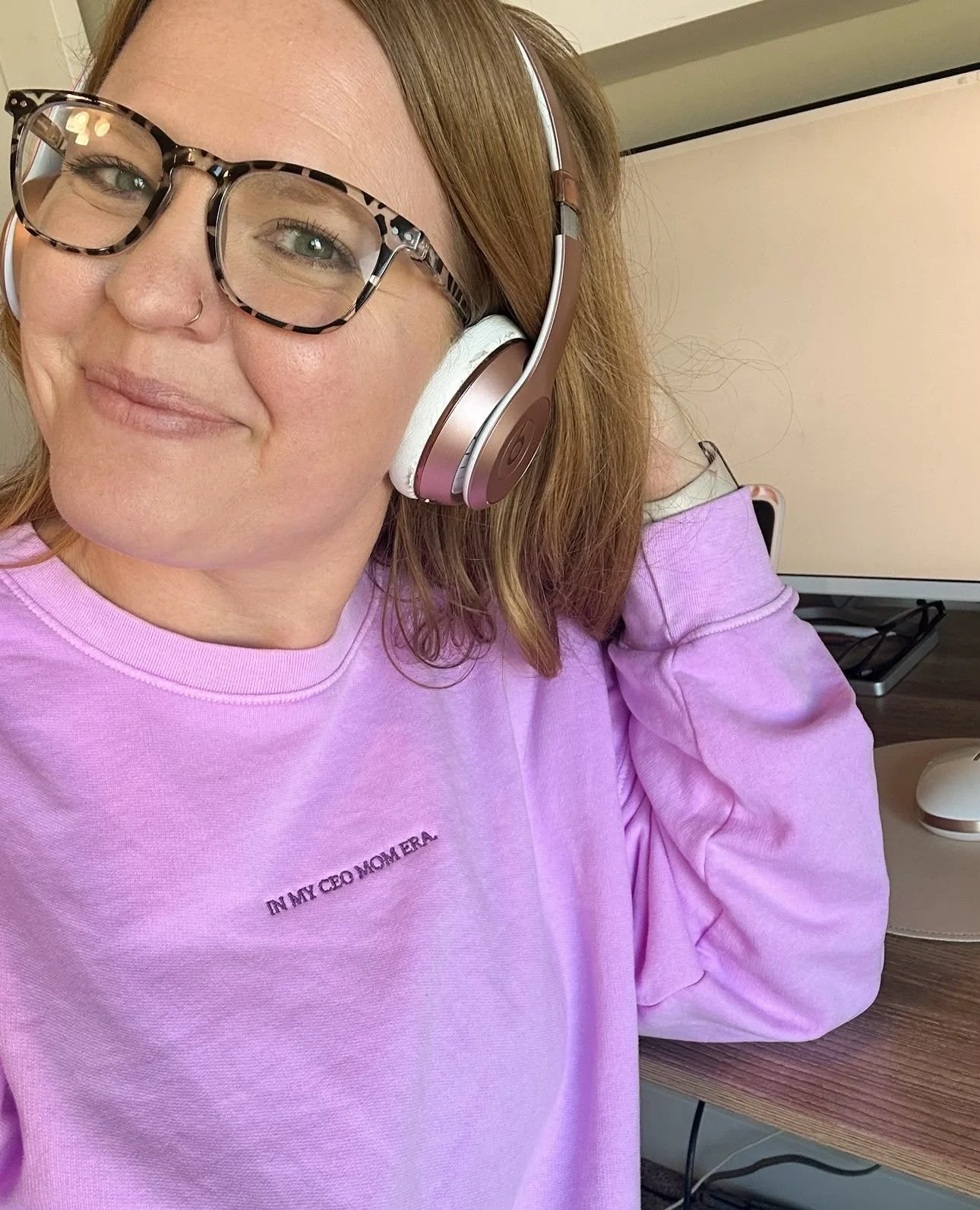 The cutest member. A mama building something real. And a VA who gets it done for her clients on their &ldquo;I&rsquo;ll do it later&rdquo; days.⁠
⁠
@blisslane_ in her super cute, super soft, neon violet "IN MY MOM CEO ERA" MFM crewneck 🍋🪩