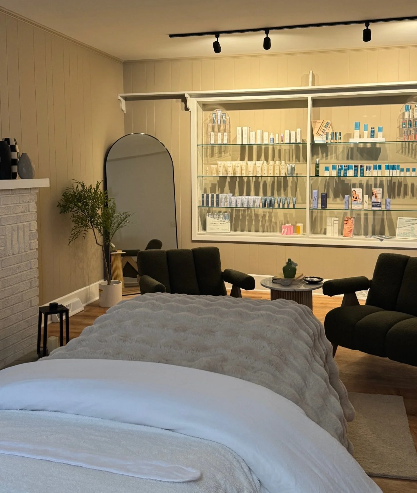 i still can&rsquo;t believe that this is what I get to do everyday&mdash;forever my happy place 🤍🕊️