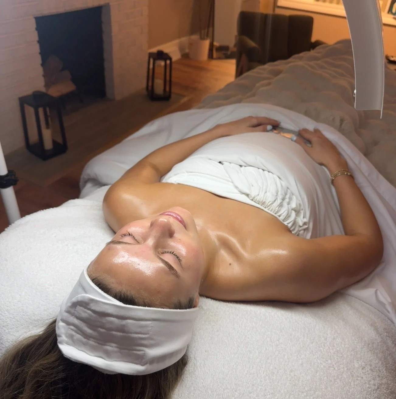 @facerealityskincare clear skin peel, extractions &amp; some LED &amp; you will be glowing✨🤍🪄

#acneexpert #facerealityskincare #acnepeel #glowingskin