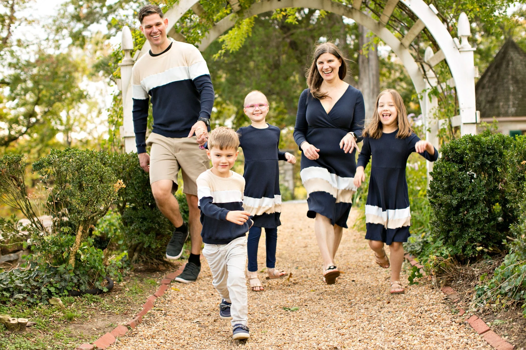 We are busy planning our spring family portraits! Twice a year, FGP offers portrait sessions to families in active treatment and in their first year of remission. Families have shared how meaningful these photos are during a time that can be both dif