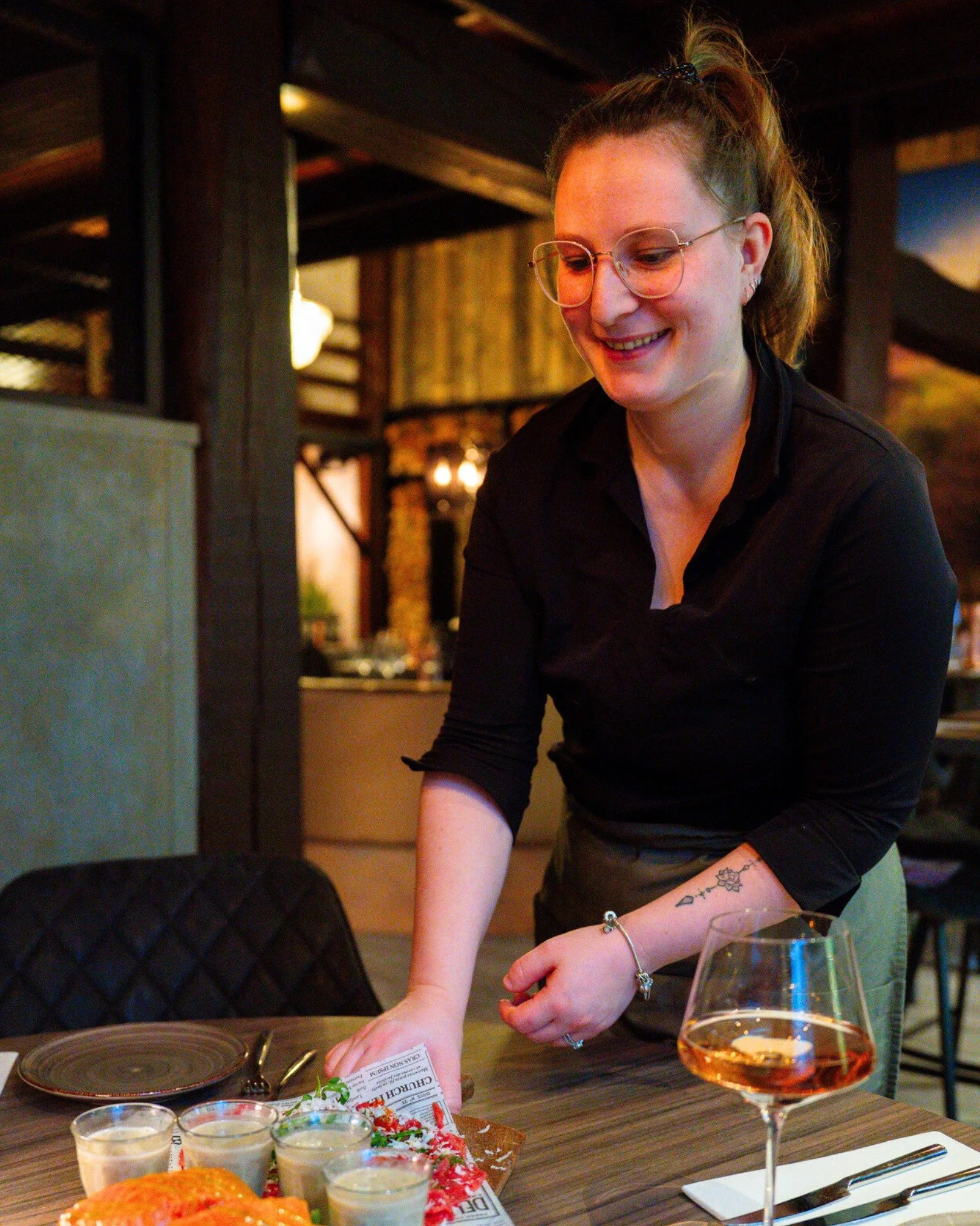 𝗦𝗺𝗮𝗮𝗸𝗽𝗹𝗮𝗻𝗸
We zijn vandaag vanaf 17:00 uur weer geopend! Zin in een smaakvol diner? Probeer dan onze specialiteit: De smaakplank. 🍴Te bestellen als voor- of nagerecht, of kies voor een compleet 2- of 3-gangenmenu! 😋

#hoenderloo #uitinape
