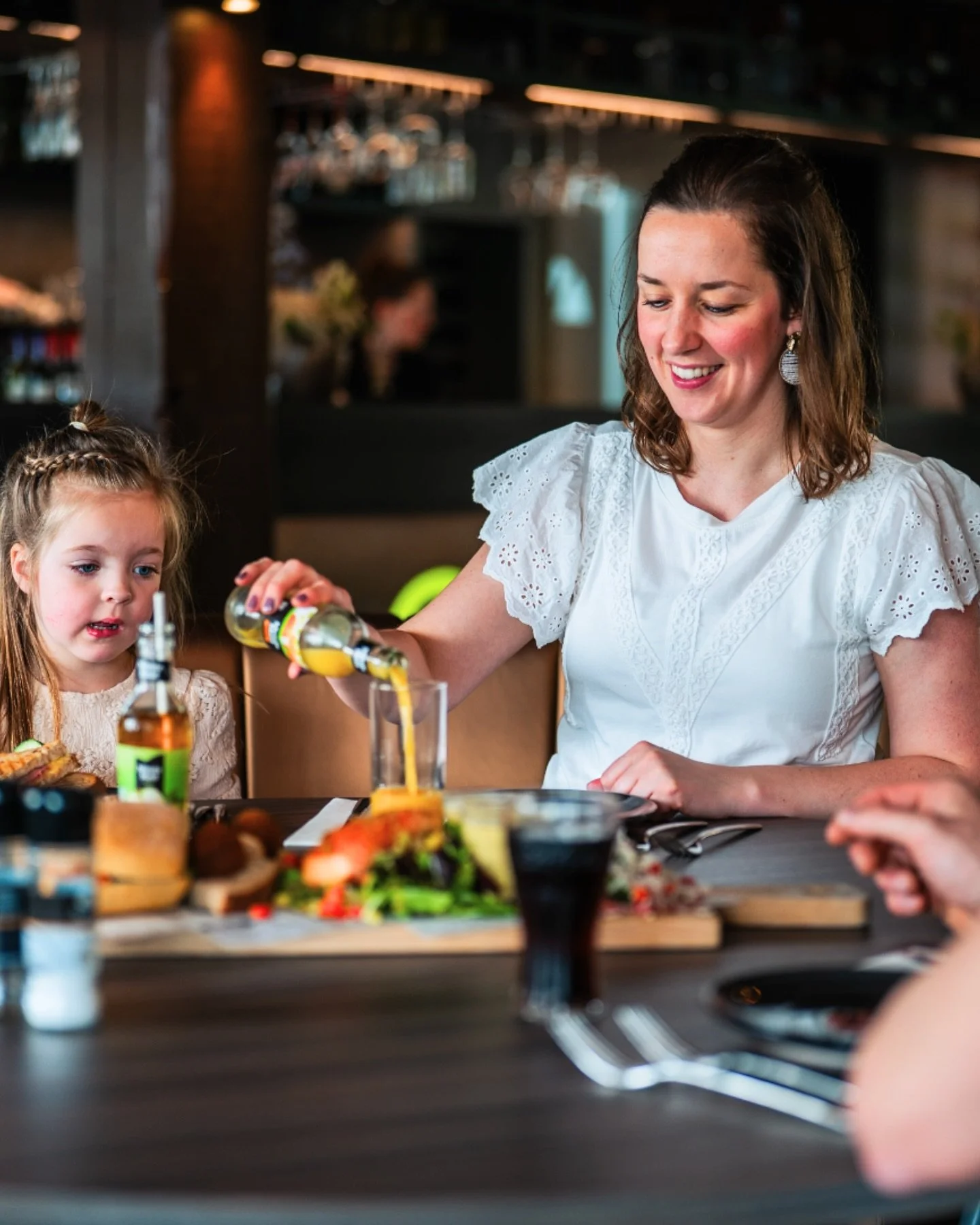 𝗦𝗺𝗮𝗮𝗸𝘃𝗼𝗹 𝗴𝗲𝗻𝗶𝗲𝘁𝗲𝗻
Gezellig binnen of buiten op ons terras, bij De Smaak zit je altijd goed! Zien we je deze week? Reserveren kan via onze website of door te bellen naar 055 303 4925 💜

#hoenderloo #horeca #horecanederland #uitinapeld
